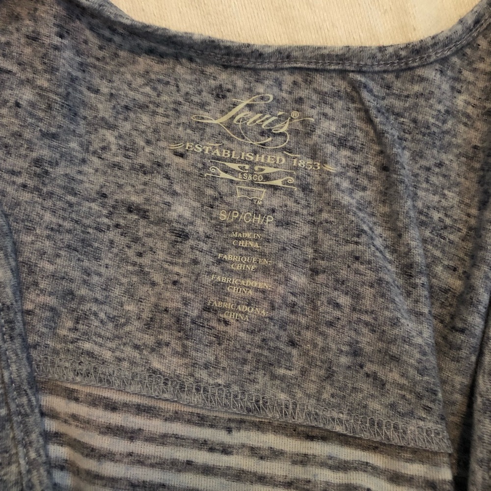 2 Levi’s Tank Tops - Picture 5 of 5